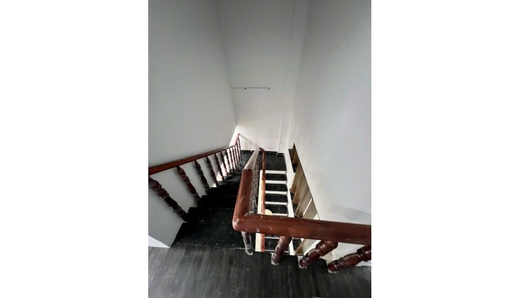 3.25 TỶ- NHÀ 2 TẦNG SÁT BÊN HÔNG CHỢ HÓC MÔN - HẺM XE HƠI- ĐANG CHO THUÊ 5TR/TH